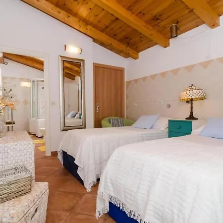 Βίλα Oldstyle With A Seasonal Pool