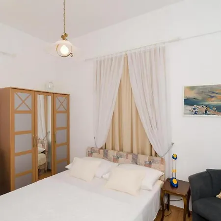 Βίλα Oldstyle With A Seasonal Pool *