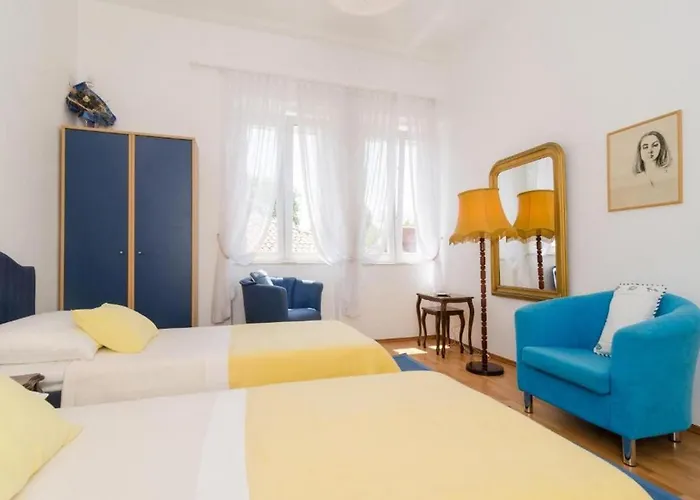 Oldstyle With A Seasonal Pool Mlini