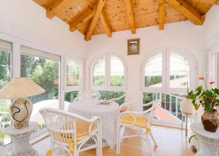 Oldstyle With A Seasonal Pool Villa Mlini