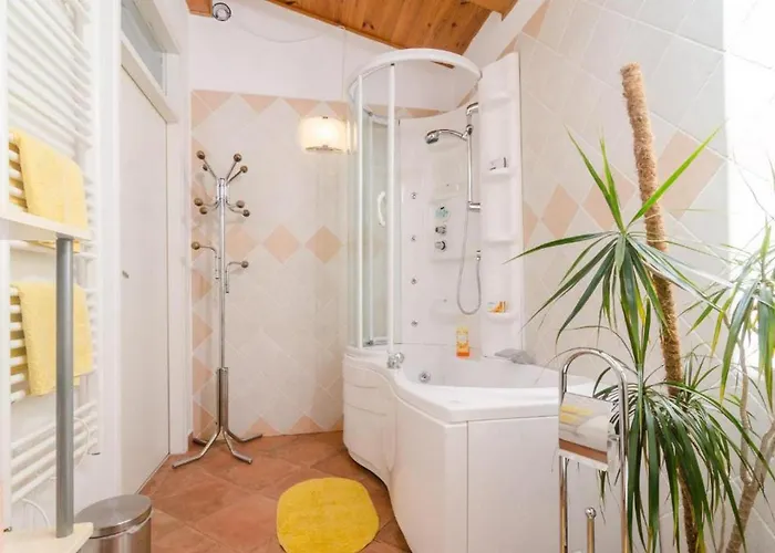 Oldstyle With A Seasonal Pool Mlini