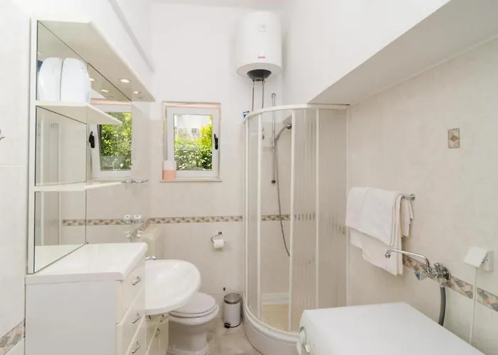 Villa Oldstyle With A Seasonal Pool