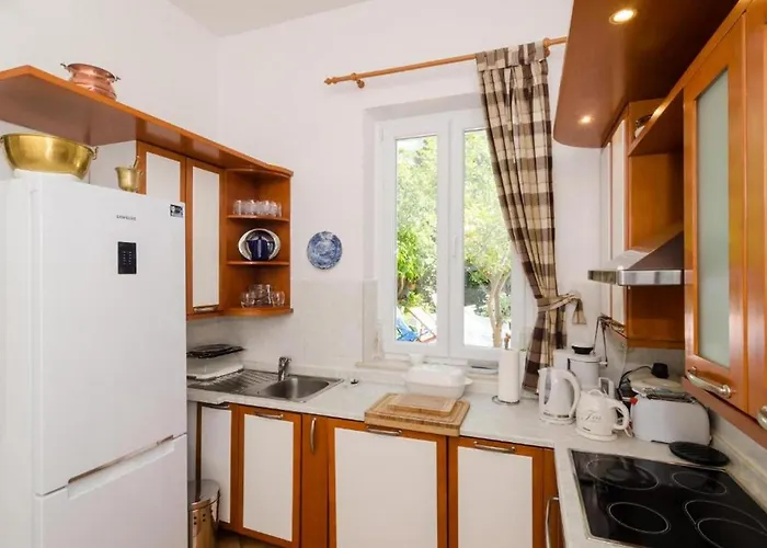 Villa Oldstyle With A Seasonal Pool