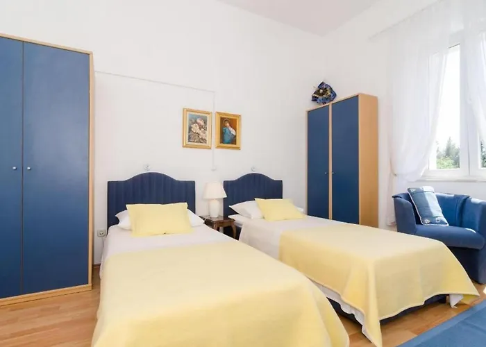 Oldstyle With A Seasonal Pool * Mlini