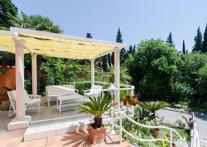 Villa Oldstyle With A Seasonal Pool *