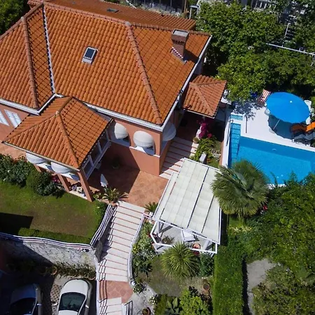 Oldstyle With A Seasonal Pool * Mlini