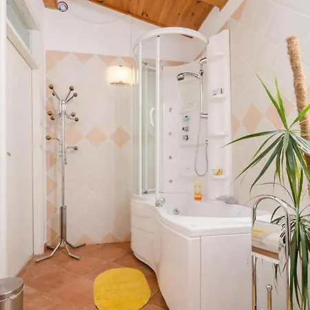 Oldstyle With A Seasonal Pool Mlini