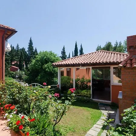 Villa Oldstyle With A Seasonal Pool *