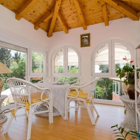 Villa Oldstyle With A Seasonal Pool Mlini