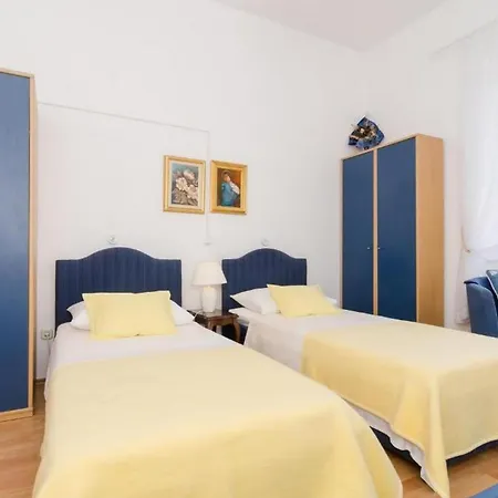 Oldstyle With A Seasonal Pool * Mlini