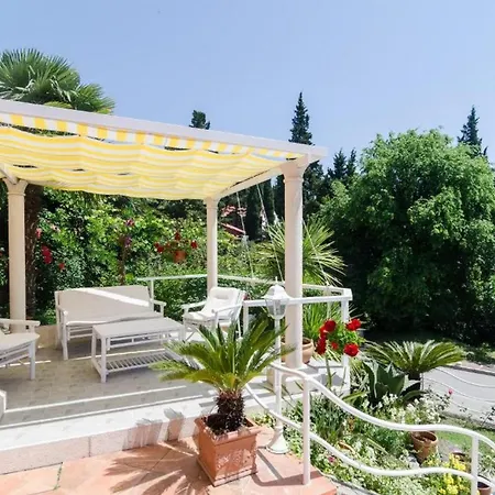 빌라 Oldstyle With A Seasonal Pool *