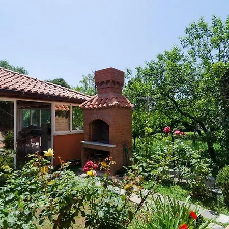 Oldstyle With A Seasonal Pool