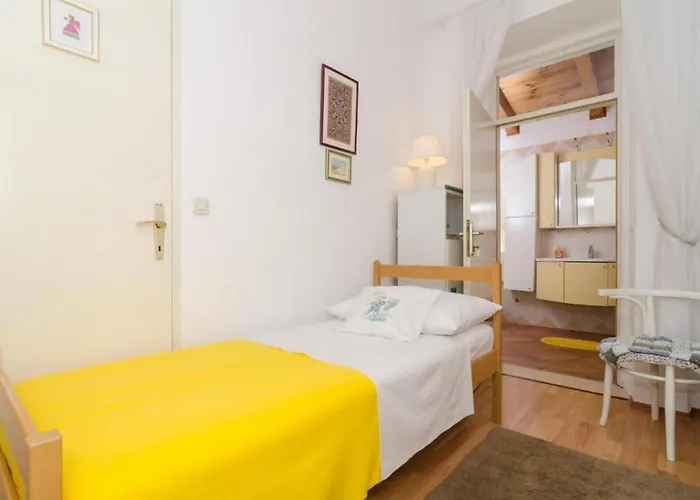 Oldstyle With A Seasonal Pool Vila