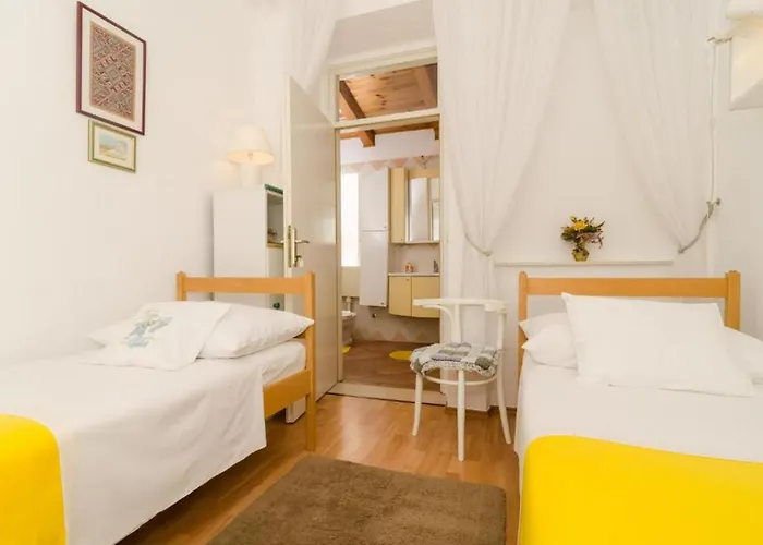 Vila Oldstyle With A Seasonal Pool