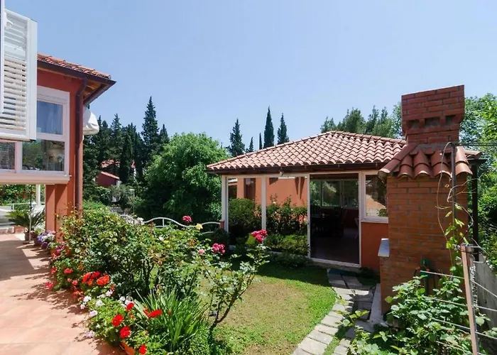 Vila Oldstyle With A Seasonal Pool *