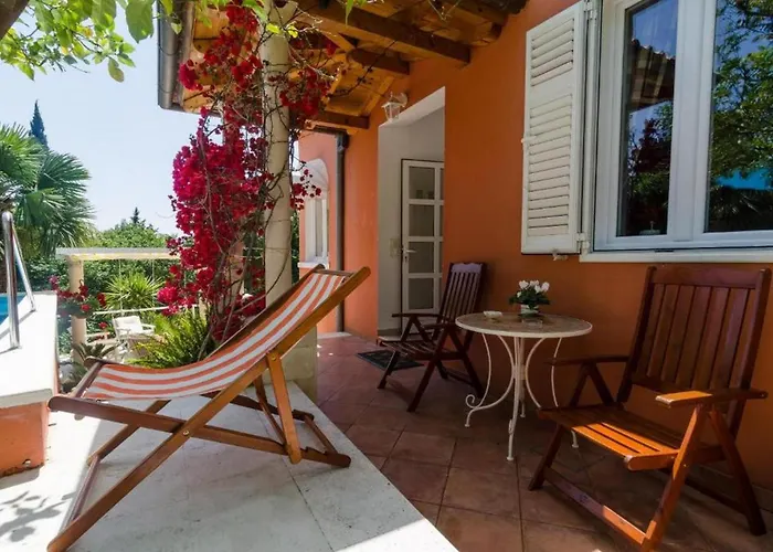 Oldstyle With A Seasonal Pool Mlini