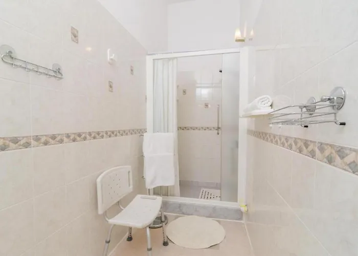 Oldstyle With A Seasonal Pool * Mlini