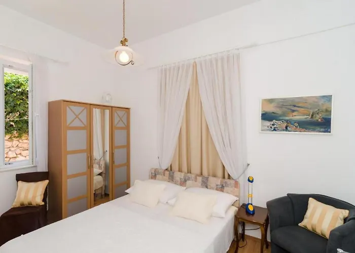 Vila Oldstyle With A Seasonal Pool *