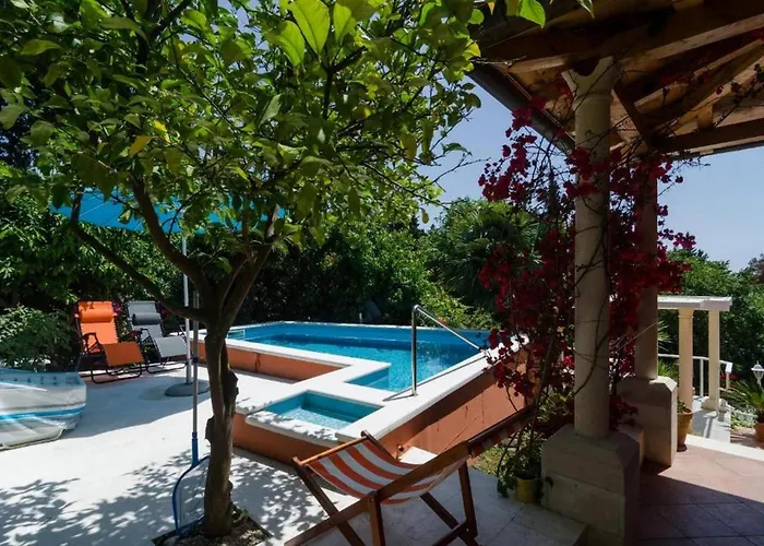 Oldstyle With A Seasonal Pool Vila Mlini