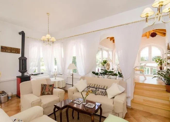 Oldstyle With A Seasonal Pool