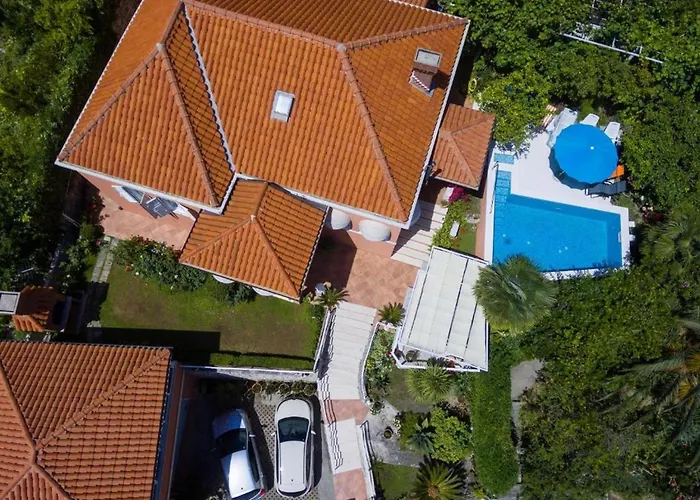 Vila Oldstyle With A Seasonal Pool