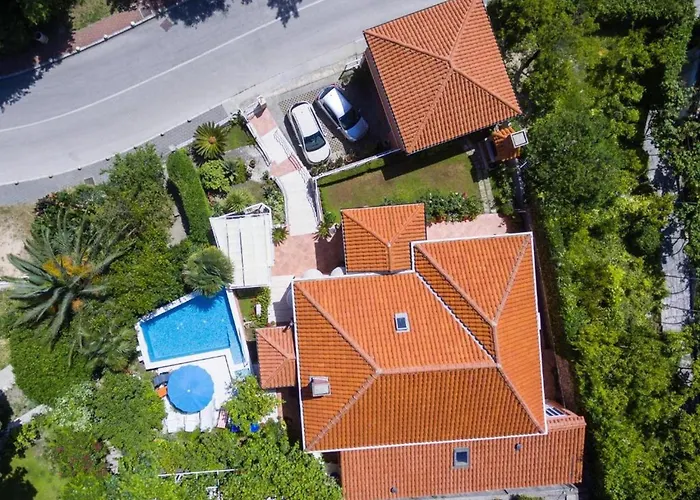 Oldstyle With A Seasonal Pool *